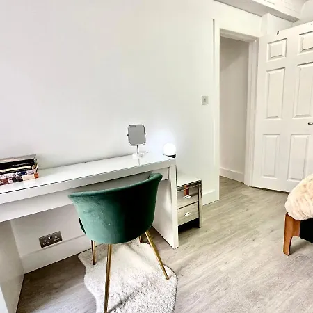 Vibrant 2-Bedroom Flat With Elevator In Marylebone, Close To Hyde Park & Edgware Road Londen Buitenkant foto