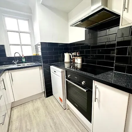 Vibrant 2-Bedroom Flat With Elevator In Marylebone, Close To Hyde Park & Edgware Road Londen Buitenkant foto